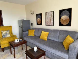 Lakeview Apartments - Serene Mustard - 6