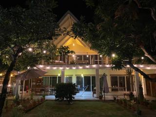 Pura Vida Boutique Apartments - 9