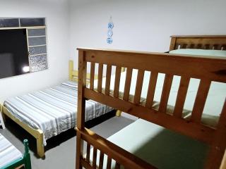 Casa Temporada Ubatuba próxima à praia, check-in e out flexíveis com 5 vagas na garagem, wifi - 3