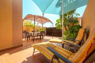 Gepflegtes privates Ferienhaus in Teneriffas sonnigem Süden, mit Balkon und großer Terrasse - 2