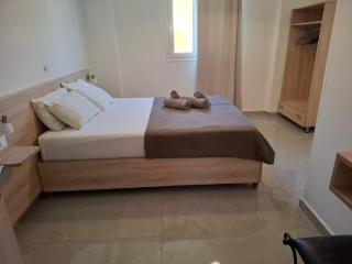 Βessie's Village - 4