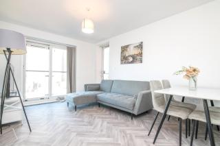 Sunny Westside Two 2BR Flat with City View - 0