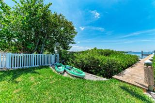 Crooked Coconut: Resort Pool & Spa, Dock - 5