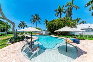 Crooked Coconut: Resort Pool & Spa, Dock - 3