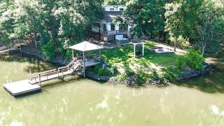 Embrace Nature in this Lakefront Cottage with Fire Pit in Charlotte, North Carolina - 4