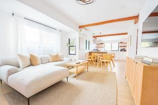 6BR Duplex GROUP STAY w Garden & Rooftop Deck - 8