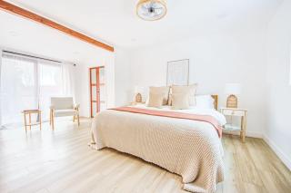 6BR Duplex GROUP STAY w Garden & Rooftop Deck - 2