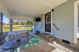 Cozy Country Retreat - Hot Tub, Fire Pit & Guitars home - 5