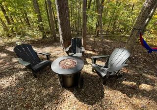 River Cabin - Fire Pit, Kayaks, Games, Dog Park - 6