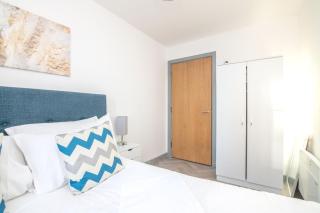 Sunny Westside Two 2BR Flat with City View - 9