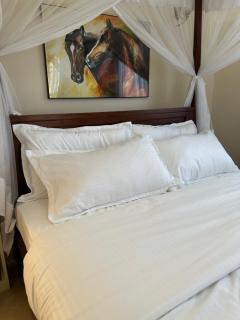 Lakeview Apartments - Serene Mustard - 2