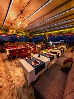 Apple Tree Hotel - 7