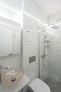 Elegant 2BR Apt Near Acropolis & Metro - 3