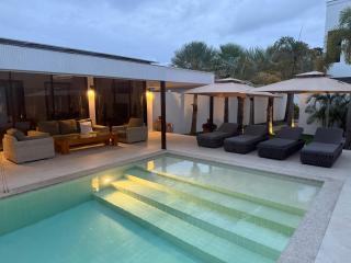 Beautiful private 3 bedroom villa with pool and gym - 0