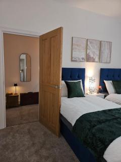 Albert House, 4-Bed Home, Free Parking & Garden - 2