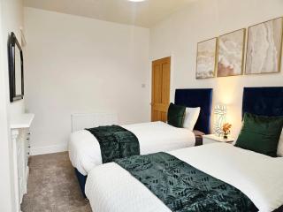 Albert House, 4-Bed Home, Free Parking & Garden - 1
