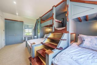 Hamilton House 4 bedrooms - 6