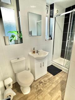 Beachside Haven in Centre with Garden and Parking - 5 Mins Walk to The Beach - 9