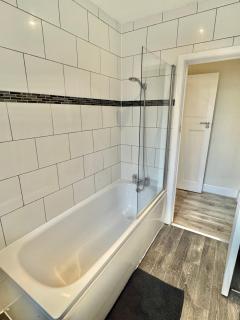 Beachside Haven in Centre with Garden and Parking - 5 Mins Walk to The Beach - 6