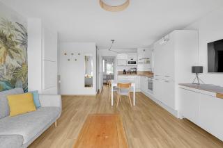 Bright apartment with parking and wifi - 9