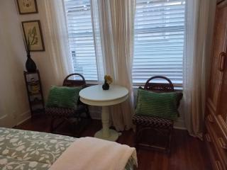 2BR Urban Retreat Near Downtown Lafayette - 6