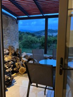 Victoria's Luxury Apartment - Fireplace, Jacuzzi, Private pool - 3