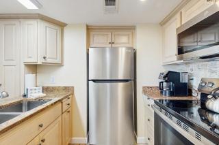 Ocean-view condo with pool, balcony, AC & W/D - walk to beach & near downtown - 3