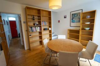 Charming 2 BDR Home with Garden and Light - 2