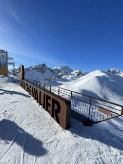 Bright T2 with mountain view and comfort - 1