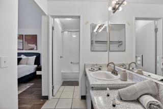 Modern renovated studio offering comfort and style - 4