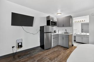 Stylish renovated studio with new modern design - 9