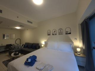 Click Stay - JLT - Entire Studio & Balcony Lakes view Apartment -HW - 3