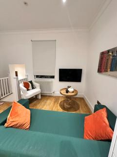 2BR Flat Free Parking & WiFi Lambeth Serviced Accomodation by Realesteem - 9