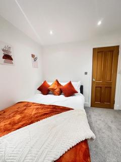 2BR Flat Free Parking & WiFi Lambeth Serviced Accomodation by Realesteem - 0