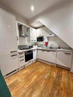 2BR Flat Free Parking & WiFi Lambeth Serviced Accomodation by Realesteem - 2