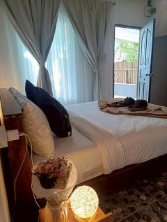 Starlight Bungalows - 3 Mins Walk To Beach - 1