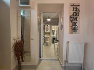 Artsy entire House, fully equipped, 2 rooms, 2 beds, parking, all to yourself! - 1