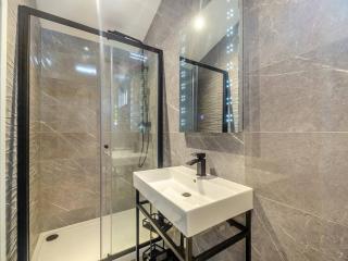 Sandbanks 2 bed Lodge with hot tub - L1 - 1