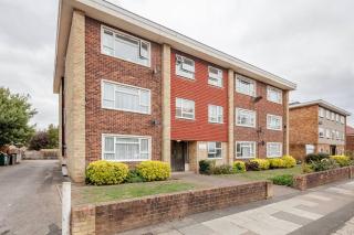 Stylish 2-Bedroom Apartment in the centre of Wimbledon! - 9