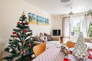 The Fairways Portsmouth-Family-Sleeps 4-Parking - 8