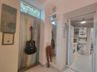 Artsy entire House, fully equipped, 2 rooms, 2 beds, parking, all to yourself! - 2