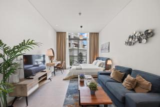 Sophisticated Studio Balcony, Pool & Gym JVC - 0