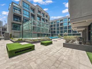 Sophisticated Studio Balcony, Pool & Gym JVC - 3