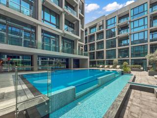 Sophisticated Studio Balcony, Pool & Gym JVC - 1
