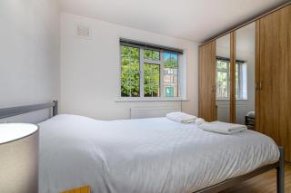 Luxury 2-Bed Flat in the Heart of Blackheath - 9