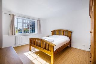 Luxury 2-Bed Flat in the Heart of Blackheath - 5