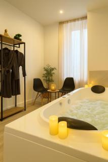 Cinéma & Jacuzzi aux Étoiles - CasaBianca Suite - 5