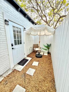 Studio Apartment parking, laundry, full kitchen! - 1