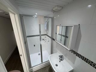 City Escape - 1 Bedroom Flat in Swansea Centre - 1