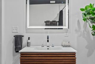 Charming 3Bed 2&half Bath with Deck & Free Strt Parking - 2